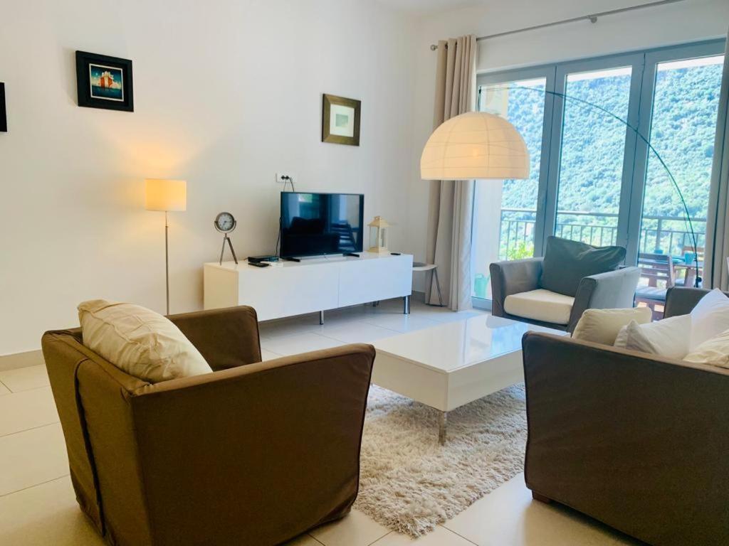 Lavender Bay Apartment F8 Donji Morinj Exteriör bild