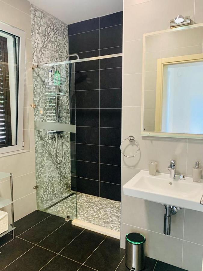 Lavender Bay Apartment F8 Donji Morinj Exteriör bild