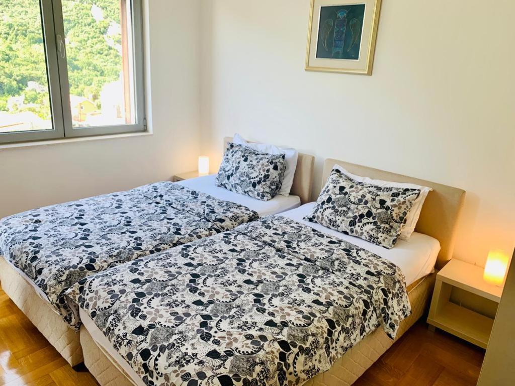 Lavender Bay Apartment F8 Donji Morinj Exteriör bild